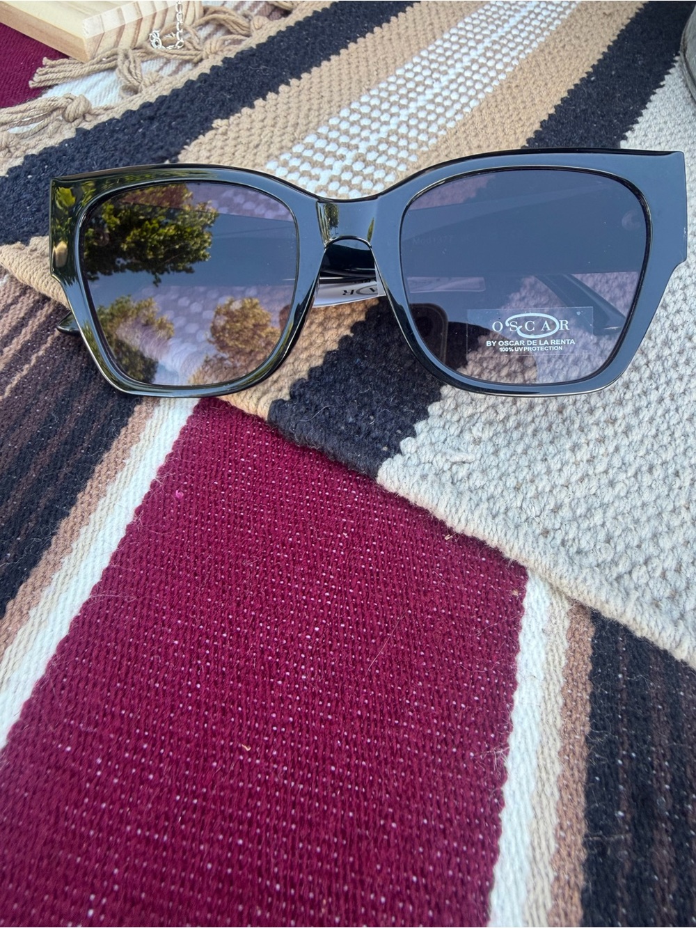 Oscar de la Renta sunnies